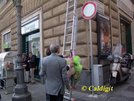 Omaggio floreale al Maestro Ruggiero Leoncavallo - Napoli 23 Aprile 2007_021.JPG